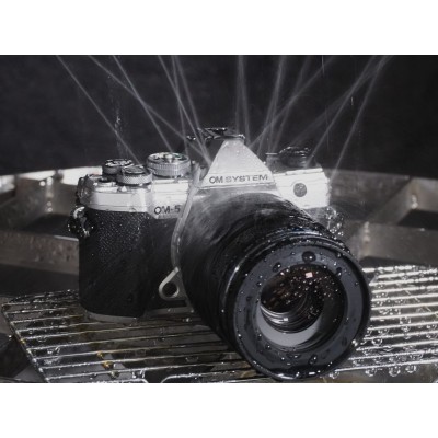 Olympus OM-5 body black, BLS-50 Battery, Eyecup, USB-AC Adapter